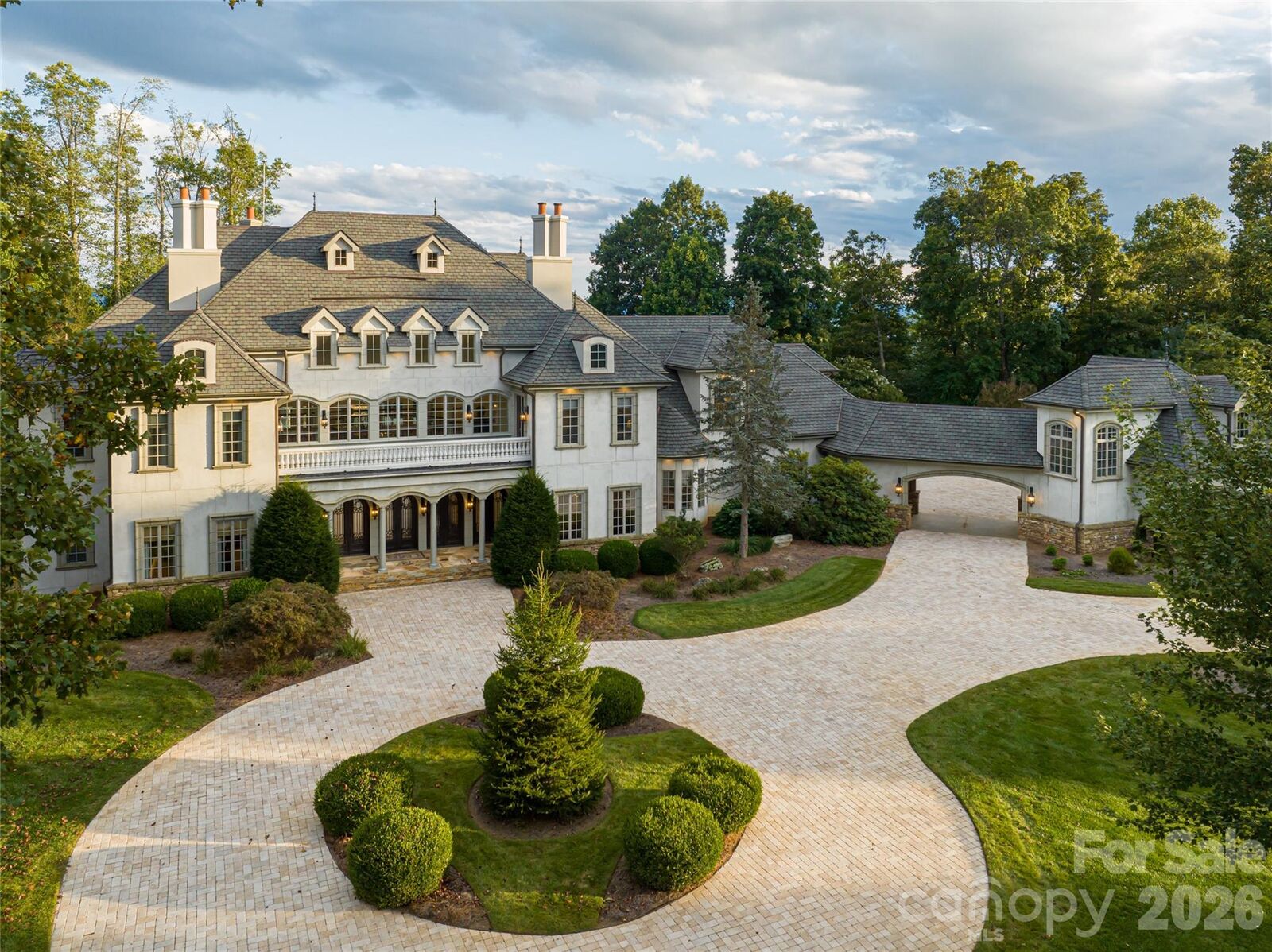 Property Photo:  316 S Braeside Court  NC 28803 