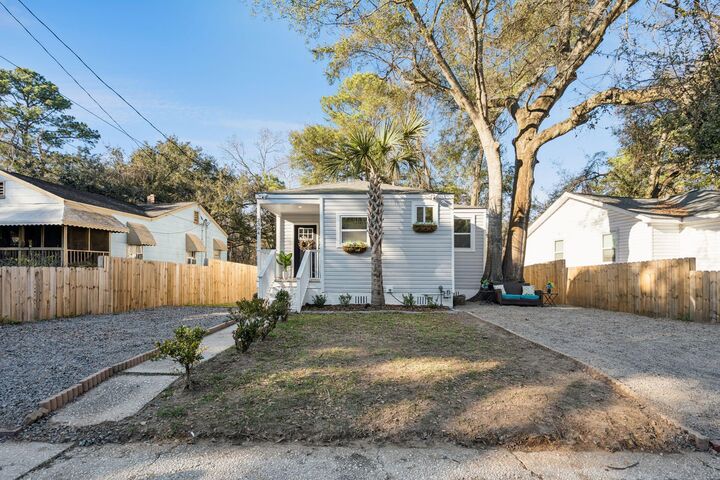 Property Photo:  2384 Cambridge Avenue  SC 29405 