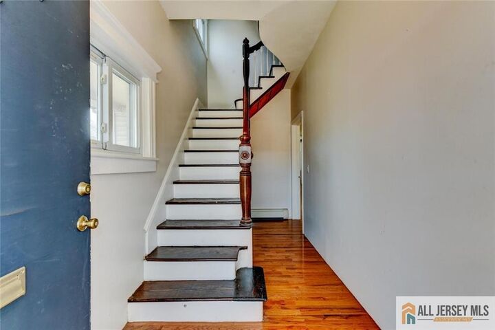 Property Photo:  37 East Somerset Street 2  NJ 08869 
