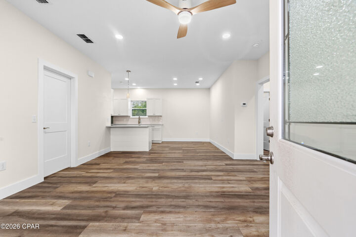Property Photo:  2201 E 6th Street  FL 32401 