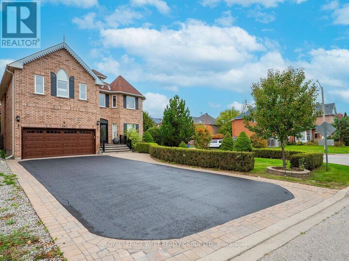 Property Photo:  136 English Oak Drive  ON L4E 4G4 