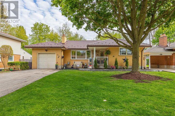 Property Photo:  58 Centre Crescent North  ON N6J 2Z6 