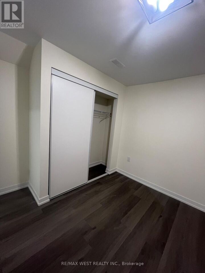 Property Photo: 4 Lafleur Court ON L6Y 3L8