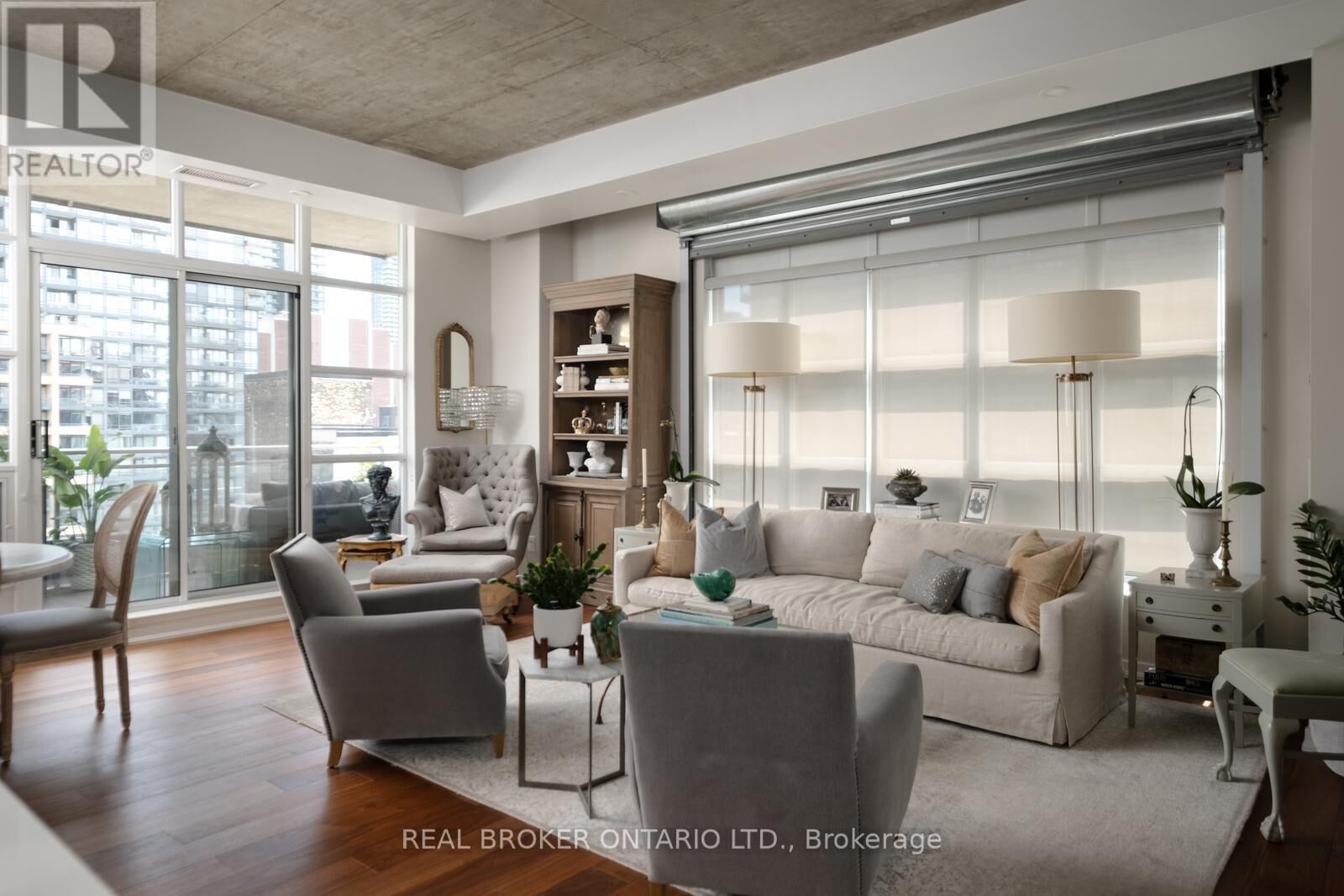 Property Photo:  23 Brant Street 803  ON M5V 2L5 