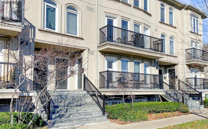 Property Photo:  118 Finch Avenue West Th 5  ON M2N 7G2 