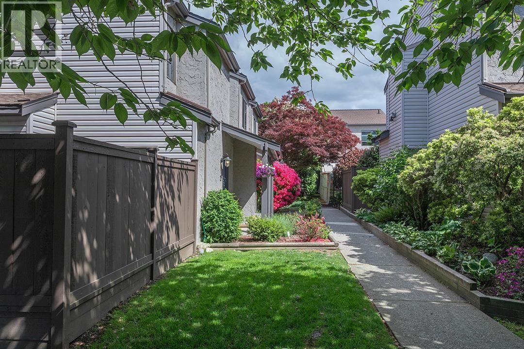 Property Photo:  230 West 14th Street 21  BC V7M 1P3 