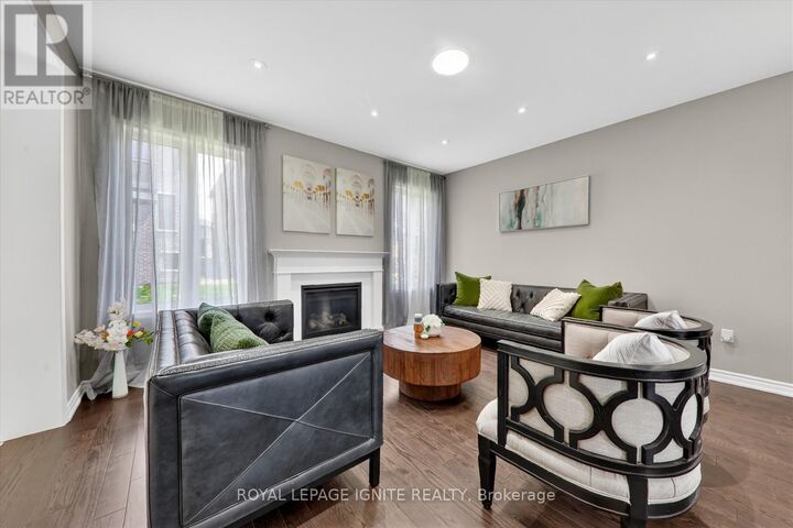 Property Photo:  2835 Foxden Square  ON L1X 0N9 
