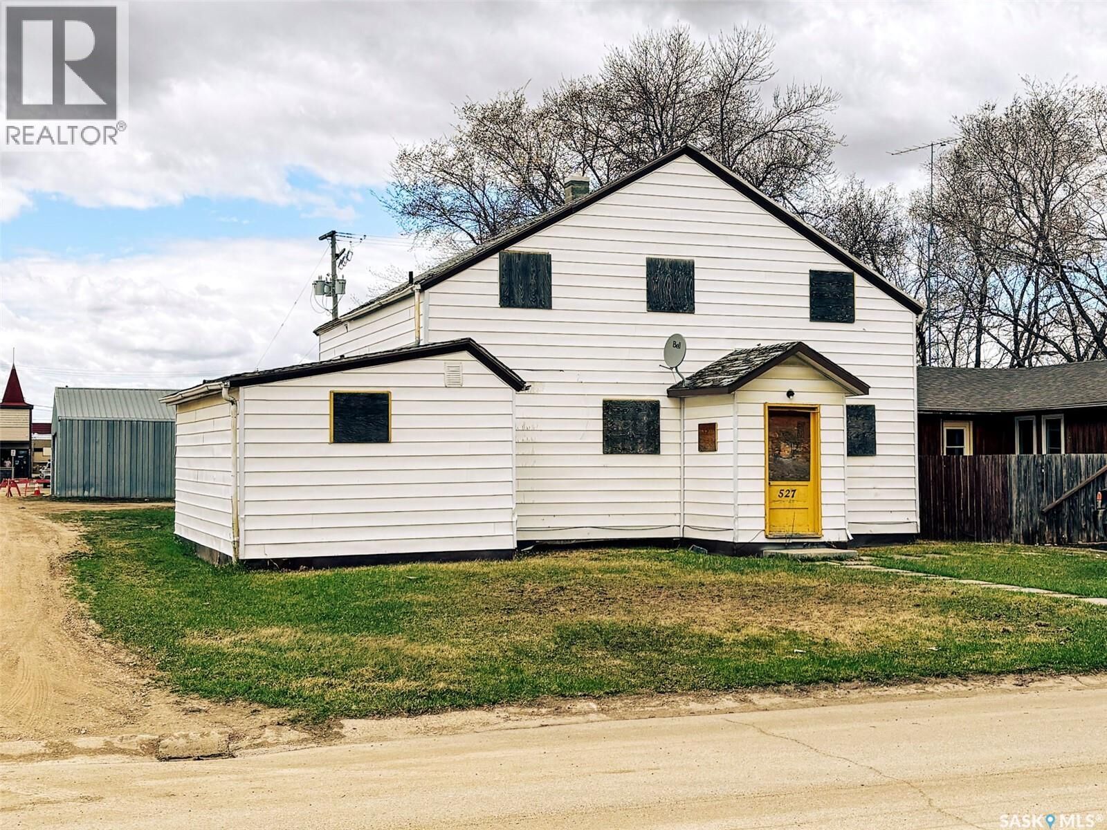 Property Photo:  527 6th Street  SK S0K 2A0 