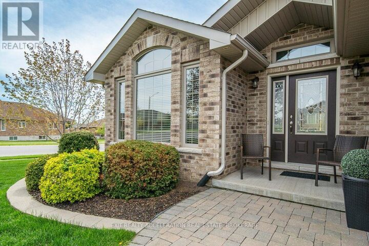 Property Photo:  3 Ashwood Crescent  ON K7R 3L1 