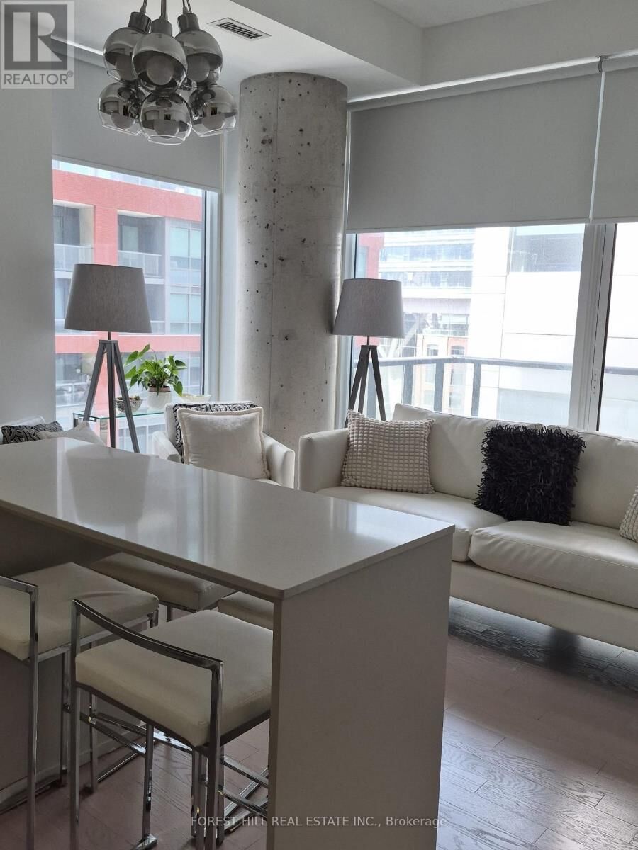 Property Photo:  101 Peter Street 516  ON M5V 2G9 