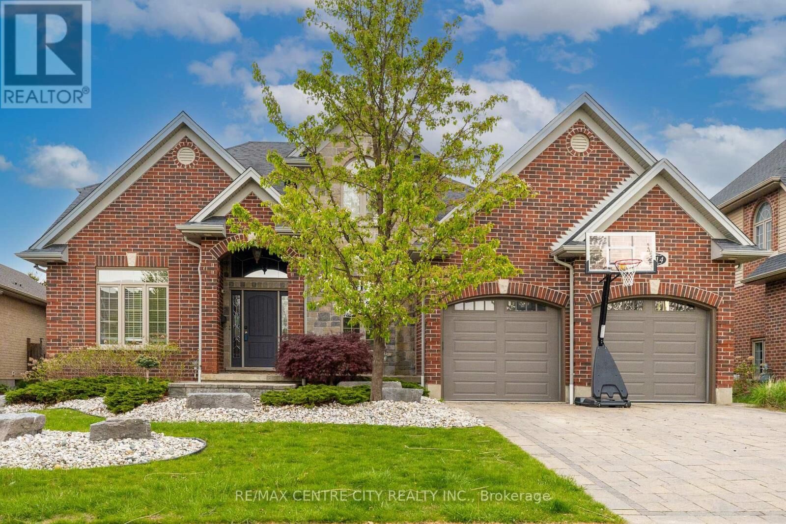 Property Photo: 2114 Riverbend Road ON N6K 0A3