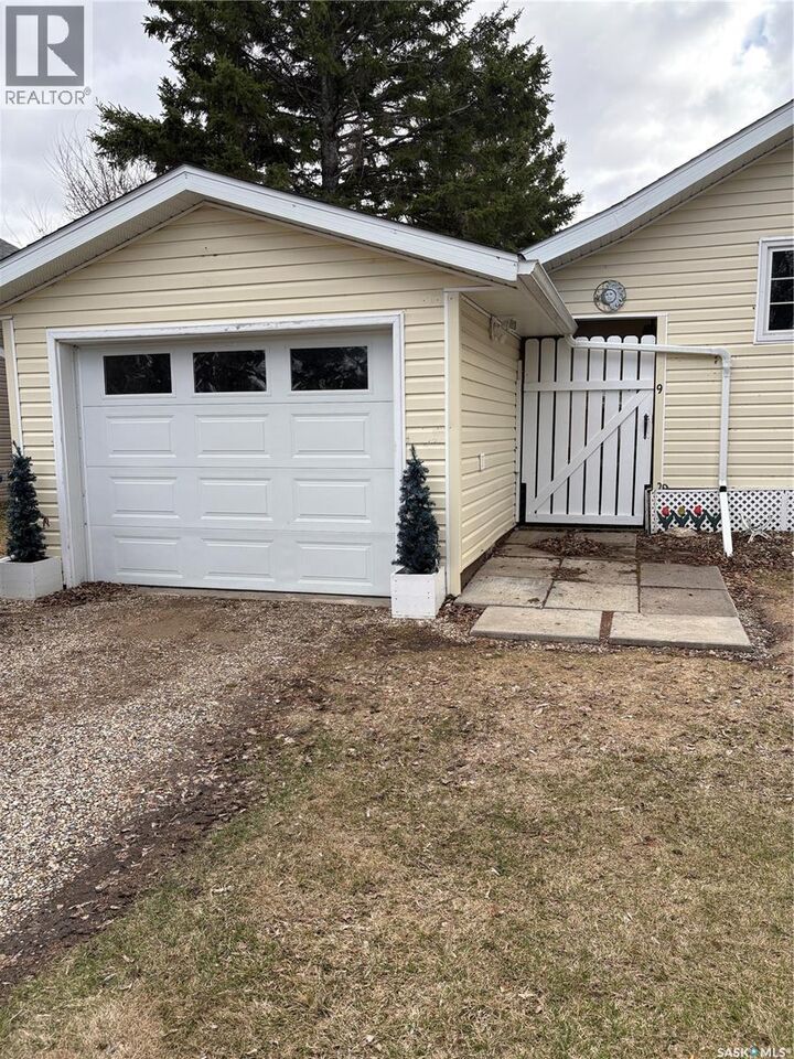 Property Photo:  209 2nd Avenue E  SK S0A 1W0 