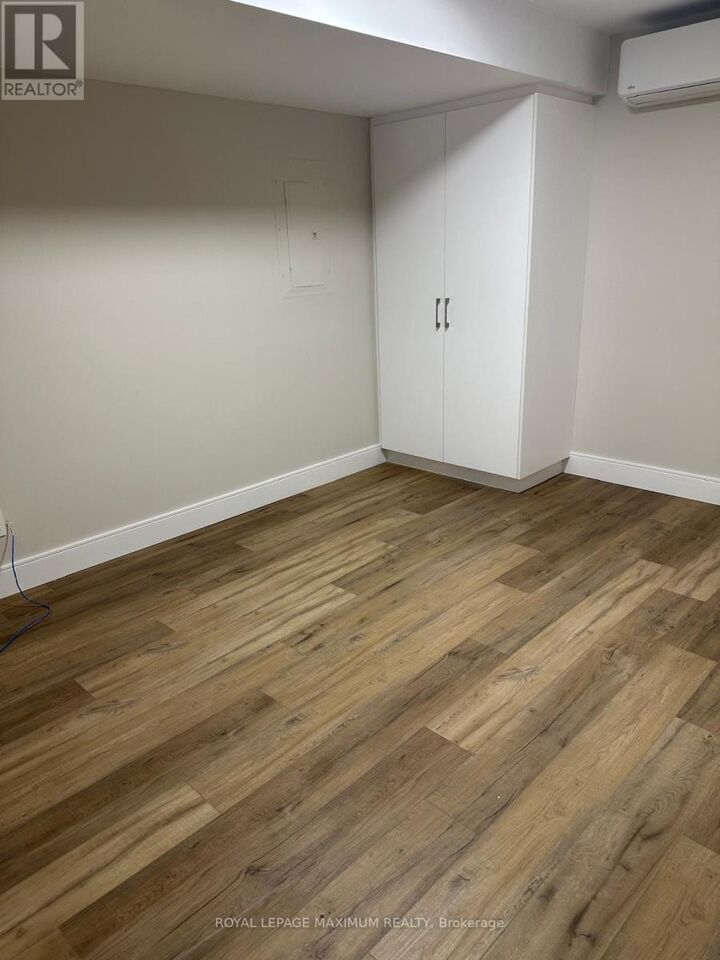 Property Photo:  47 Rockcliffe Boulevard West Bsmt  ON M6N 4R1 