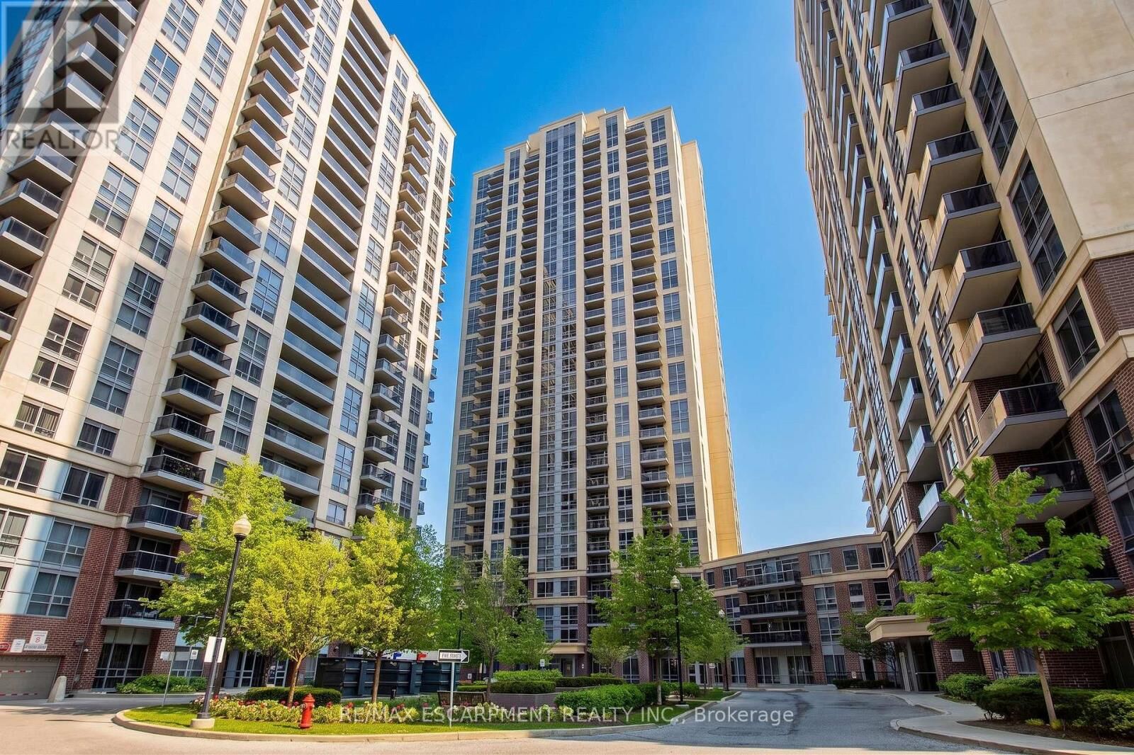 Property Photo:  3 Michael Power Place 1009  ON M9A 0A2 