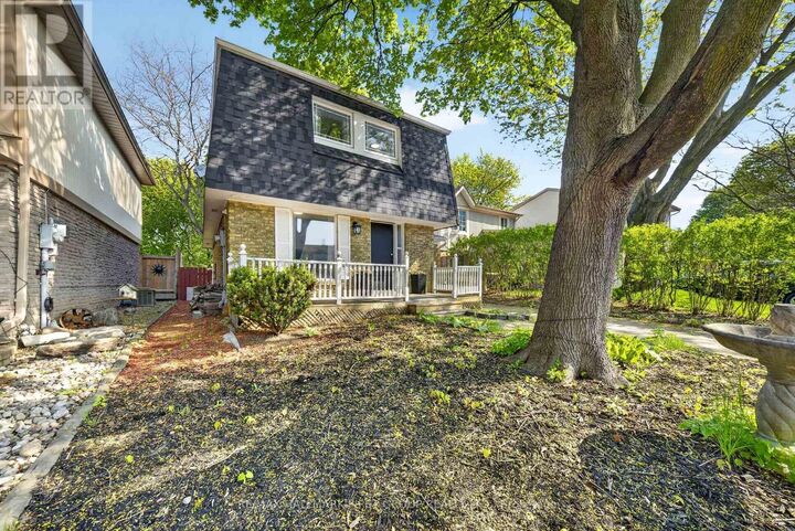 Property Photo:  33 Harrison Court  ON L1N 6E2 