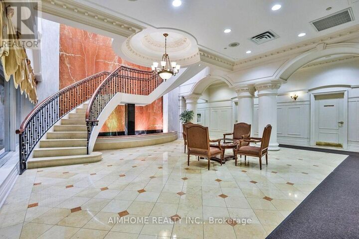 Property Photo:  880 Grandview Way 1302  ON M2N 7B2 