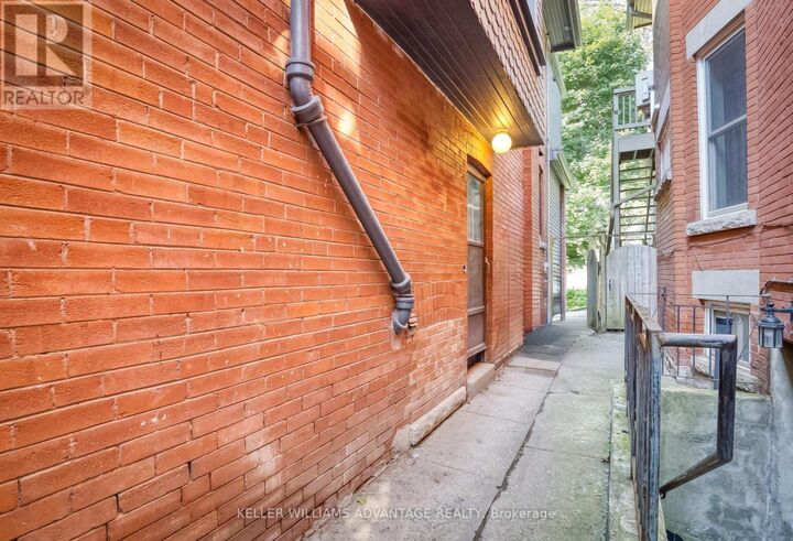 Property Photo:  146 Madison Avenue Lower  ON M5R 2S5 