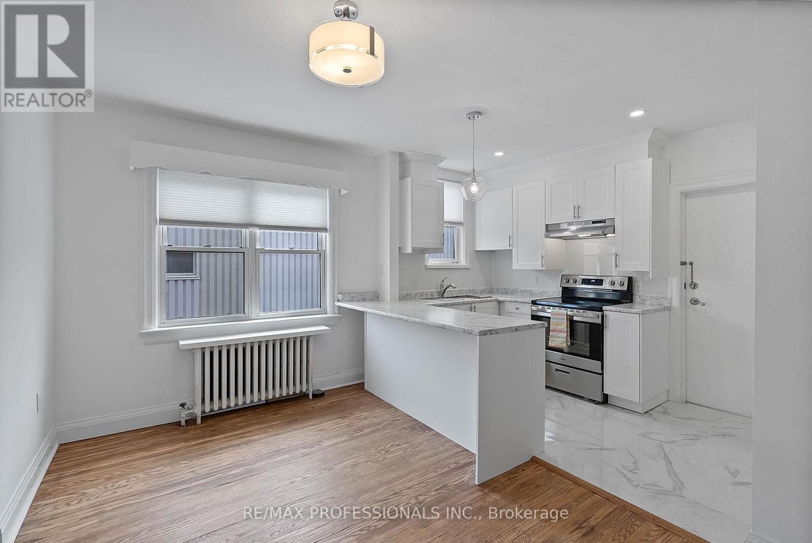 Property Photo:  308 Jane Street Main  ON M6S 3Z4 