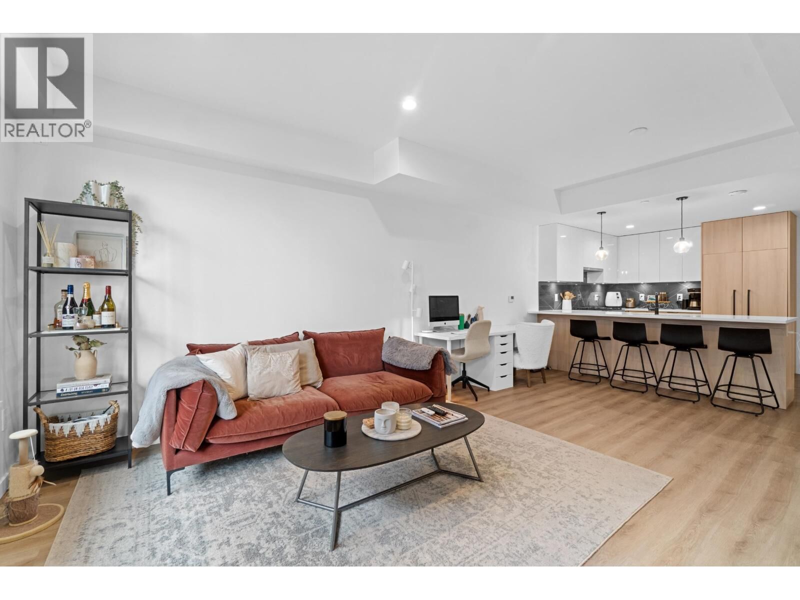 Property Photo:  237 Ridgeway Avenue 5  BC V7L 0H6 
