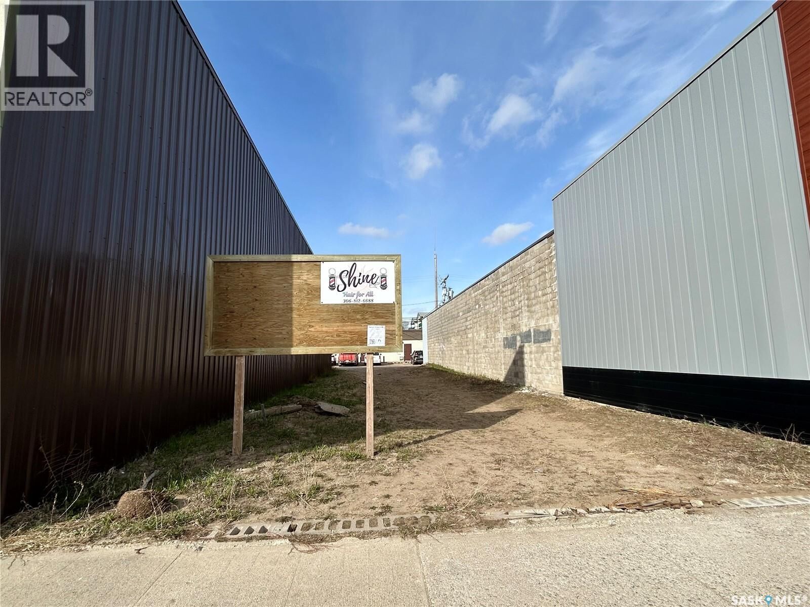 Property Photo:  215 Centre Street  SK S0E 1E0 