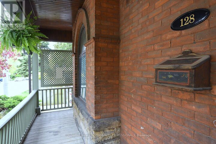 Property Photo:  128 Hess Street South  ON L8P 3N6 