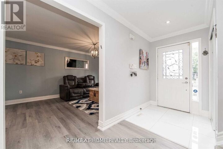 Property Photo:  376 Kelly Crescent Main  ON L3Y 7K2 