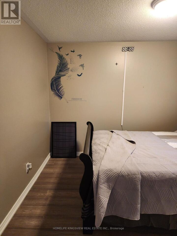 Property Photo:  192 Sundew Drive  ON L4N 9Z3 