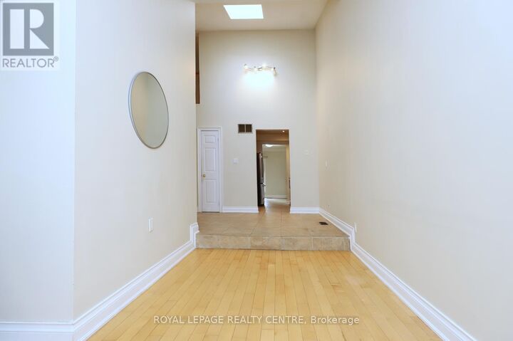Property Photo: 1021 Cedarglen Gate 16 ON L5C 3A7