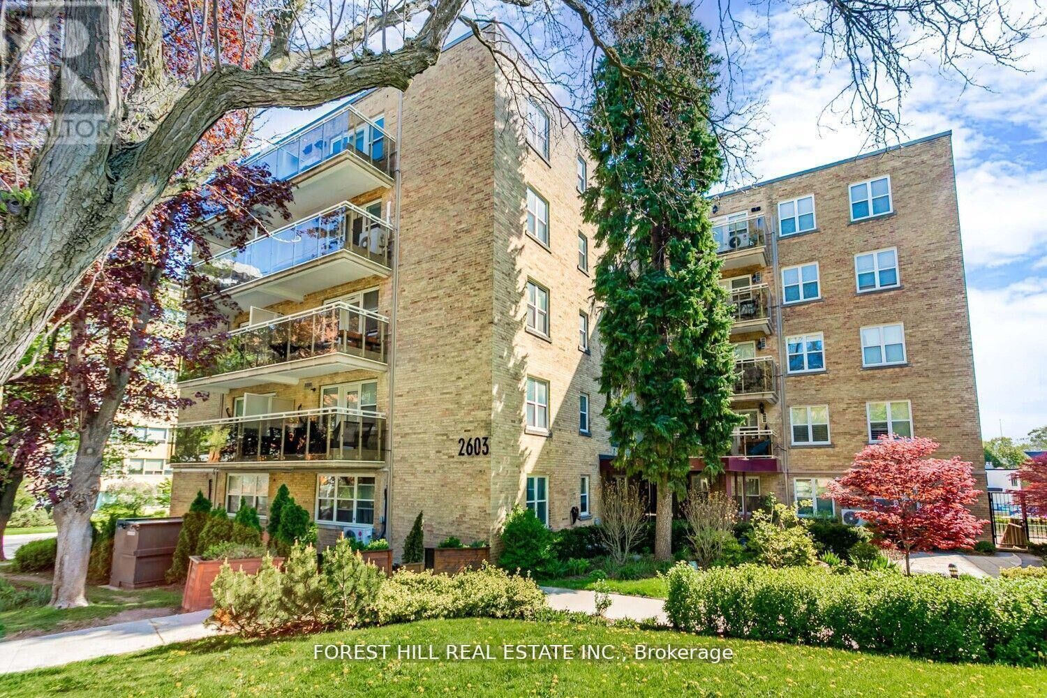 Property Photo: 2603 Bathurst Street 208 ON M6B 2Z6