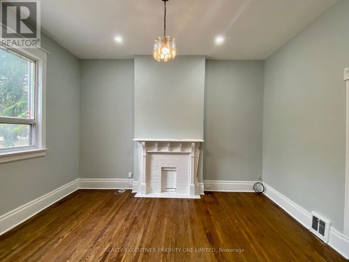 Property Photo: 280 Annette Street 1 ON M6P 1R4