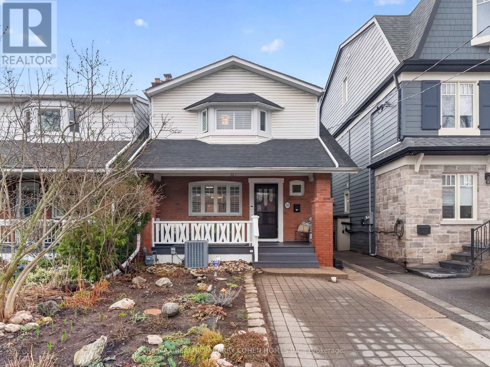 Property Photo: 253 Briar Hill Avenue ON M4R 1J3