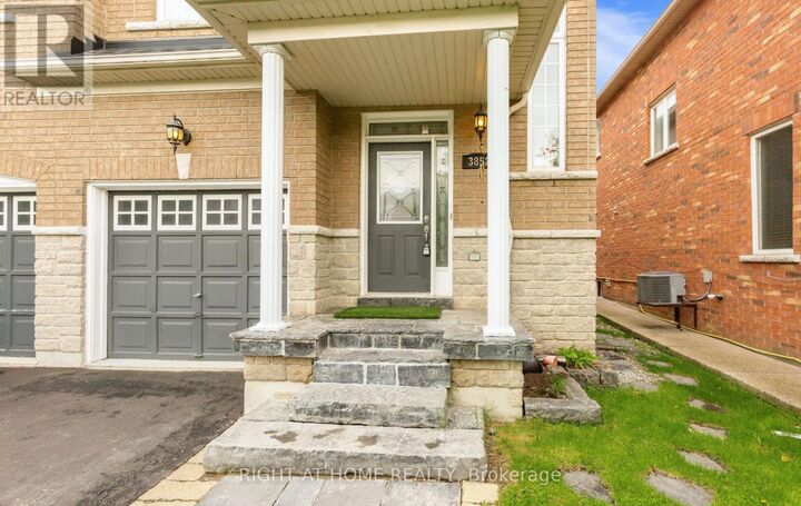 Property Photo: 3852 Bloomington Crescent ON L5M 0A3