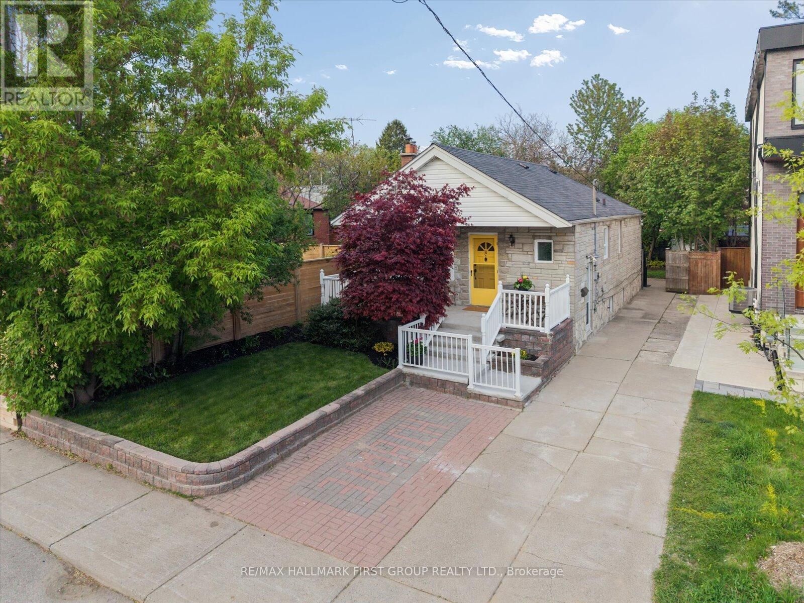 Property Photo:  31 Machockie Road  ON M4C 3M5 