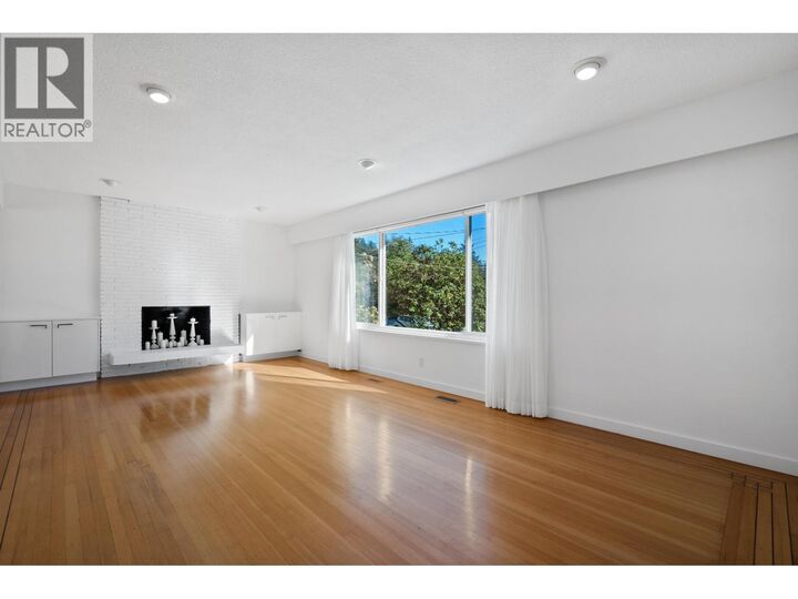Property Photo:  2039 Compton Court  BC V3J 2K9 