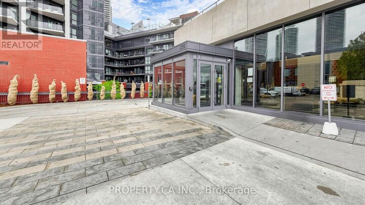 Property Photo:  36 Park Lawn Road 2203  ON M8V 0E5 