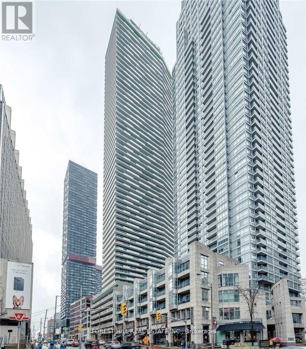 Property Photo:  2221 Yonge Street 5211  ON M4S 2B4 