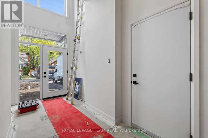 Property Photo:  608 Tweedsmuir Avenue A  ON K1Z 5P3 