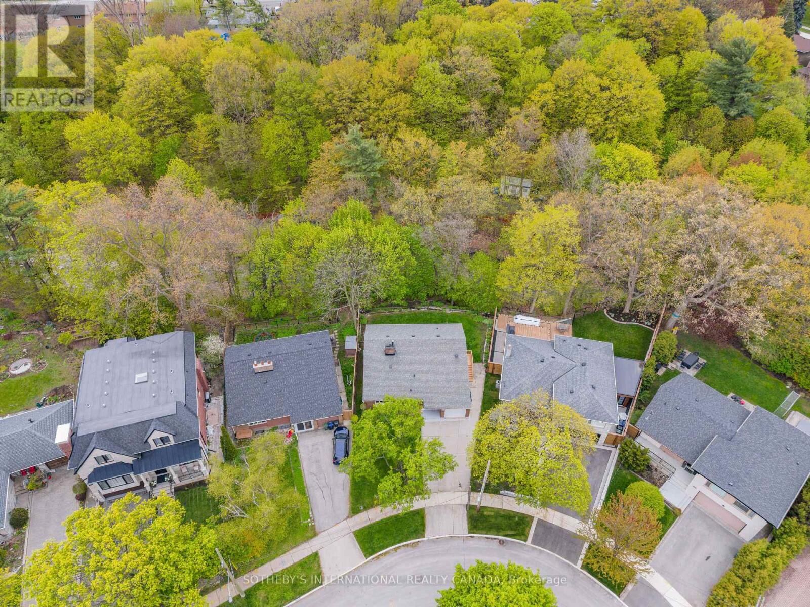 Property Photo:  15 Saxony Crescent  ON M9P 1S2 