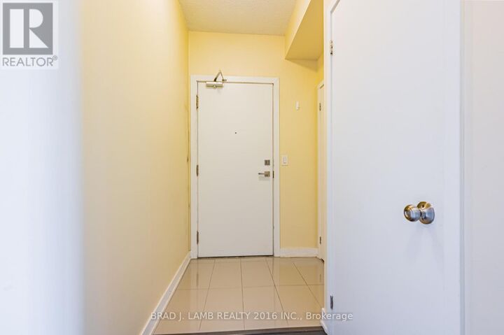 Property Photo:  4011 Brickstone Mews 3906  ON L5B 0J7 