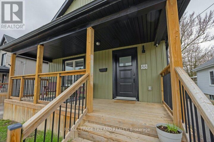 Property Photo:  88 Briscoe Street East  ON N6C 1X2 
