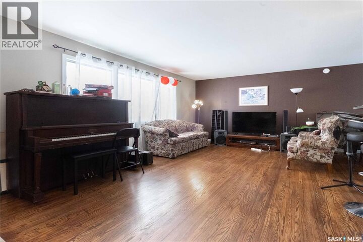 Property Photo:  92 Bell Street  SK S4S 4B9 