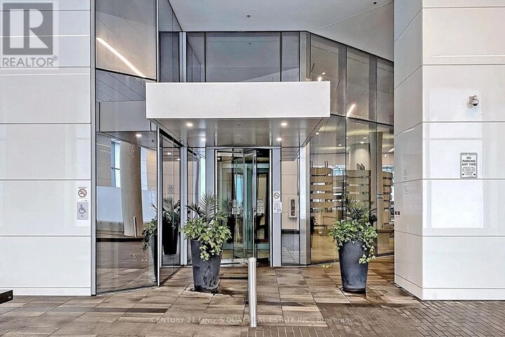 Property Photo:  88 Harbour Street 4204  ON M5J 1B7 