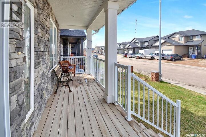 Property Photo:  524 Maple Crescent  SK S0K 4S2 