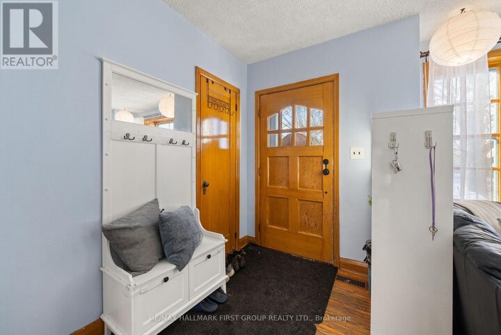 Property Photo:  93 John Street  ON K0K 3E0 
