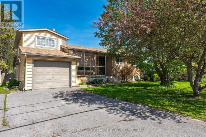 Property Photo: 62 Montgomery Boulevard ON K7M 3N6