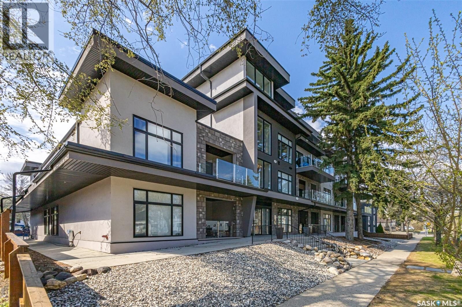 Property Photo:  206 1010 Main Street E  SK S7H 0K7 