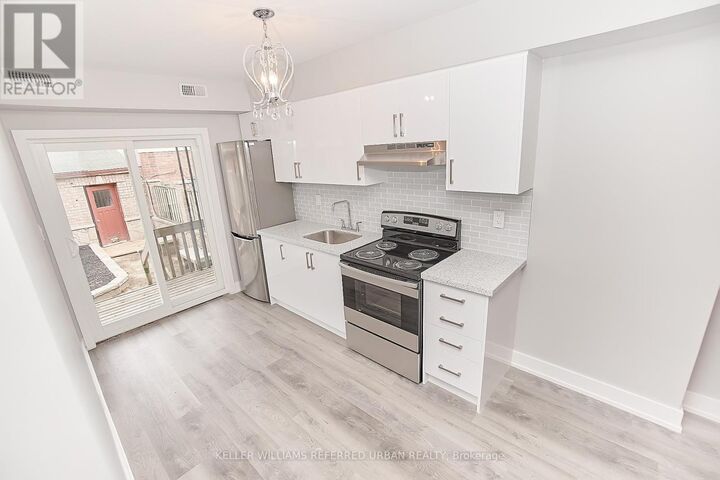 Property Photo:  911 Dovercourt Road 1  ON M6H 2X6 
