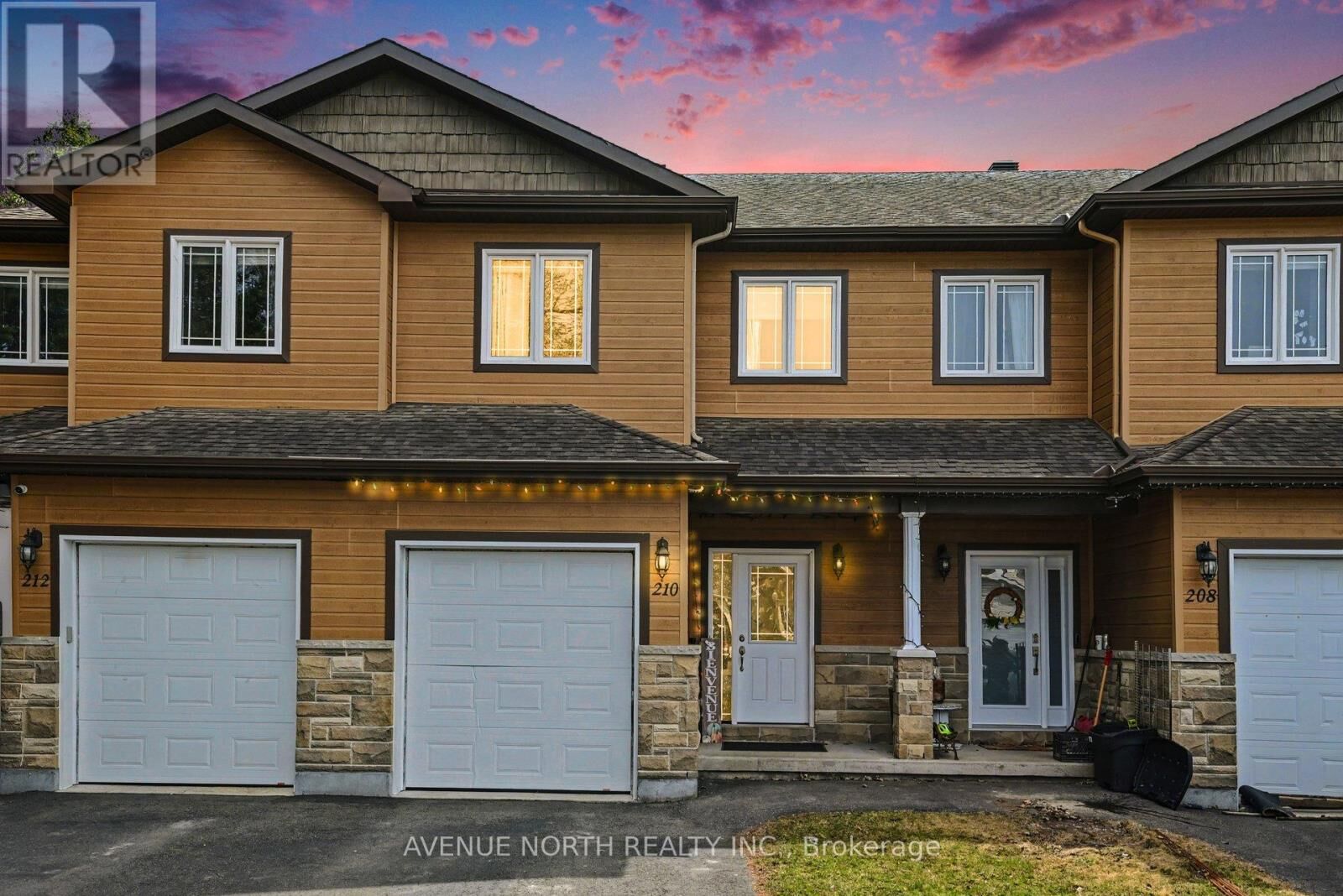 Property Photo:  210 Herbert Street  ON K0A 2M0 