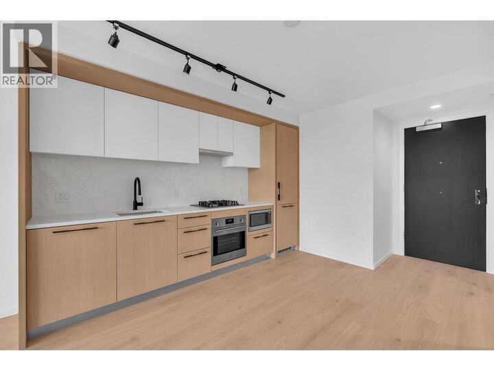 Property Photo:  2729 Kingsway 7xx  BC V5R 0M6 