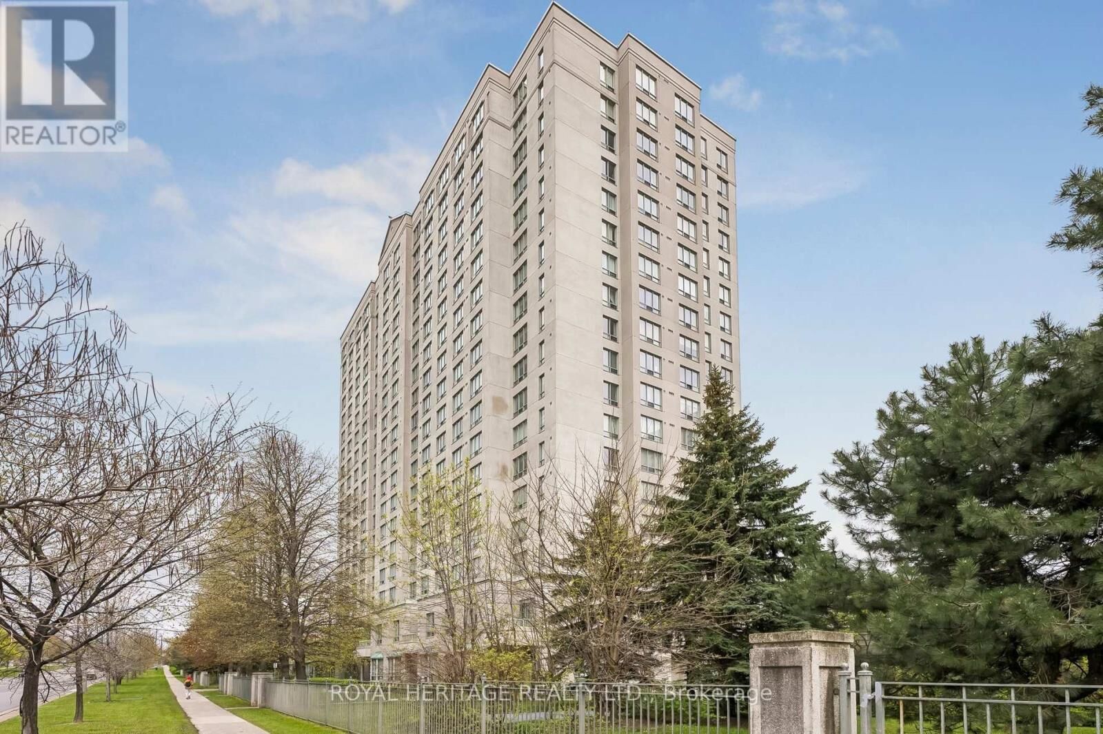 Property Photo: 5039 Finch Avenue East 703 ON M1S 5L6